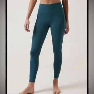 ATHLETA salutation stash ll ruch craft 7/8 tight in blue O20